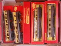 Lot 992 - 7 Triang Hornby GWR clerestory coaches, one...