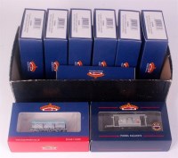 Lot 1045 - Boxed Bachmann wagons 8x 33-080A weathered...