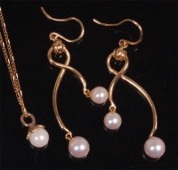 Lot 531 - A contemporary 18ct gold and pearl set...