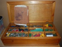 Lot 3162 - Wooden storage box containing 3 trays of 1950s...