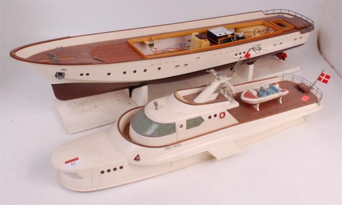 Lot 12 - Radio control ocean cruising motor yacht Sea...