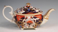 Lot 70 - A circa 1800 Derby porcelain teapot and cover,...