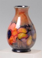 Lot 20 - An early 20th century Moorcroft Anemone...