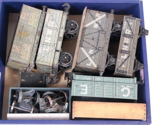 Lot 325 - 5 Bassett-Lowke wagons for spares or...