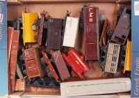 Lot 260 - Tray of Hornby and others playworn and damaged...