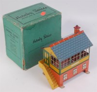 Lot 328 - A Hornby 1935-9 No. 2E signal cabin with blue...