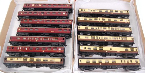 Lot 926 - 6 Trix BR maroon Mk1 coaches (2 brake...
