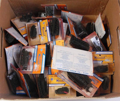 Lot 1513 - Quantity of ROCO Minitanks blister packs 60+...