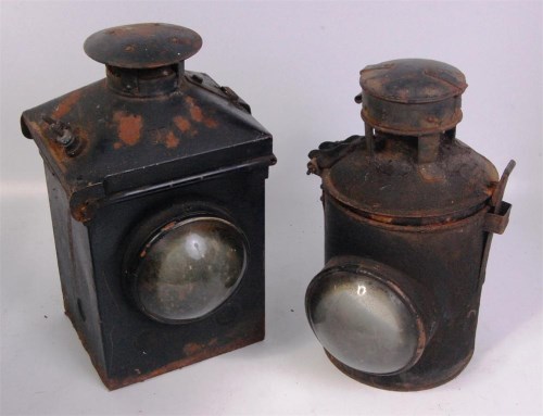 Lot 86 - 4 signal lamps by Adlake and others, including...