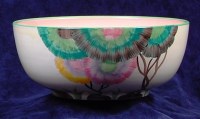 Lot 79 - A Clarice Cliff honey glaze pottery table bowl,...