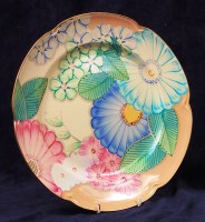 Lot 133 - A mid 20th century Grays Pottery floral and...