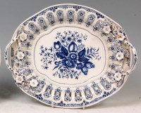 Lot 550 - A mid 18th century Worcester porcelain...