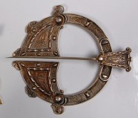 Lot 742 - A mid 19th century Irish silver gilt shawl pin,...