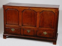 Lot 578 - An early 18th century joined oak mule chest,...