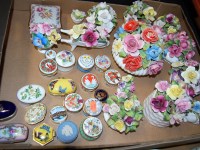 Lot 89 - A box of miscellaneous china to include...