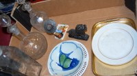 Lot 101 - A box of miscellaneous china and glass ware to...