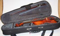 Lot 148 - A modern Primavera Prima 200 violin with bow,...