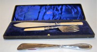 Lot 302 - A Walker & Hall cased pair of silver plated...
