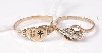 Lot 441 - A 9ct three stone illusion set ring and...