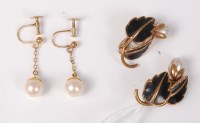 Lot 471 - A pair of cultured pearl earrings with...