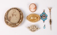 Lot 560 - Two oval brooches, an oval shell cameo, a seed...