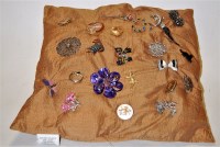 Lot 584 - A collection of miscellaneous mainly modern...