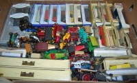 Lot 852 - A collection of diecast cars and cars from...