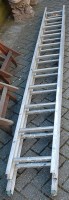 Lot 1160 - An Abru aluminium extending ladder