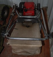 Lot 1182 - A Honda HR194 petrol driven lawnmower with...