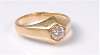 Lot 2503 - An 18ct single stone diamond ring, estimated...