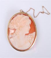 Lot 2635 - A cameo brooch, the oval shell cameo of a lady,...