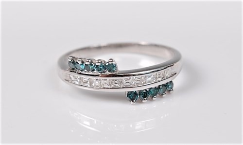 Lot 2732 - A bi-colour diamond ring, the small treated...