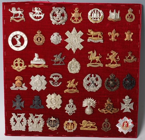 Lot 1089 - A collection of assorted cap badges and...