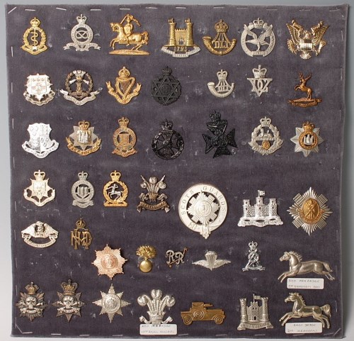 Lot 1094 - A collection of assorted cap badges and...