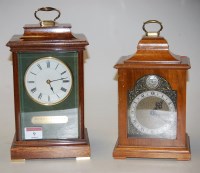 Lot 9 - A modern mahogany cased mantel clock, having...