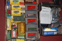Lot 90 - A box of modern issue diecast toy vehicles, to...