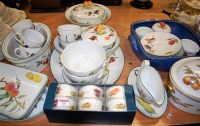 Lot 153 - A Worcester oven-to-tableware part dinner...
