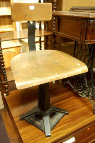 Lot 1366 - A 1930s Singer cast iron and ply swivel...
