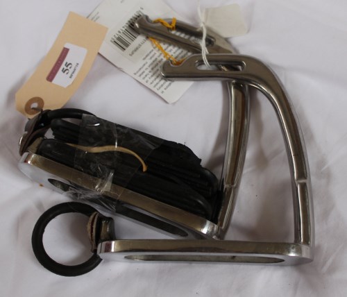 Lot 55 - 4½'' Peacock irons - Complete