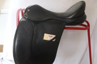 Lot 164 - Saddle Crown Jessica dressage 18'' wide black S/H