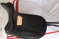 Lot 174 - Saddle Barnsby Kanter dressage 17'' narrow fit...