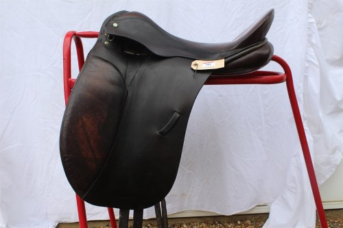 Lot 501 - Saddle Albion Legend dressage brown 17''...