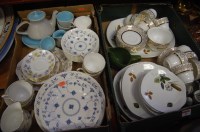 Lot 77 - Assorted tea and dinner china to include...