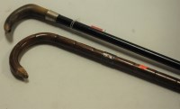 Lot 122 - A horn handled and ebony walking cane,...
