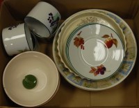 Lot 167 - A box of assorted modern ceramics to include...