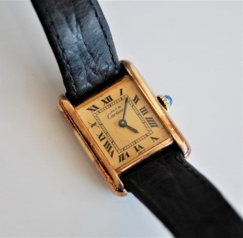 Lot 301 - A lady's Must de Cartier tank style wristwatch,...
