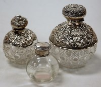 Lot 184 - An Edwardian lady's scent bottle, having...