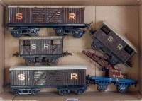 Lot 316 - A small tray containing 5x SR pre war wagons...