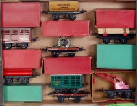 Lot 321 - A large tray containing 8 boxed post war...