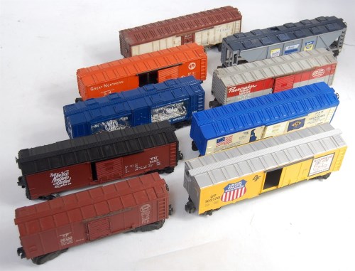 Lot 505 2 trays containing 20 Lionel box cars